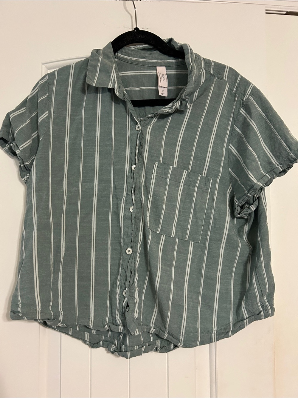 Auden Sage Green & White Striped Short-Sleeve Button-Up Shirt